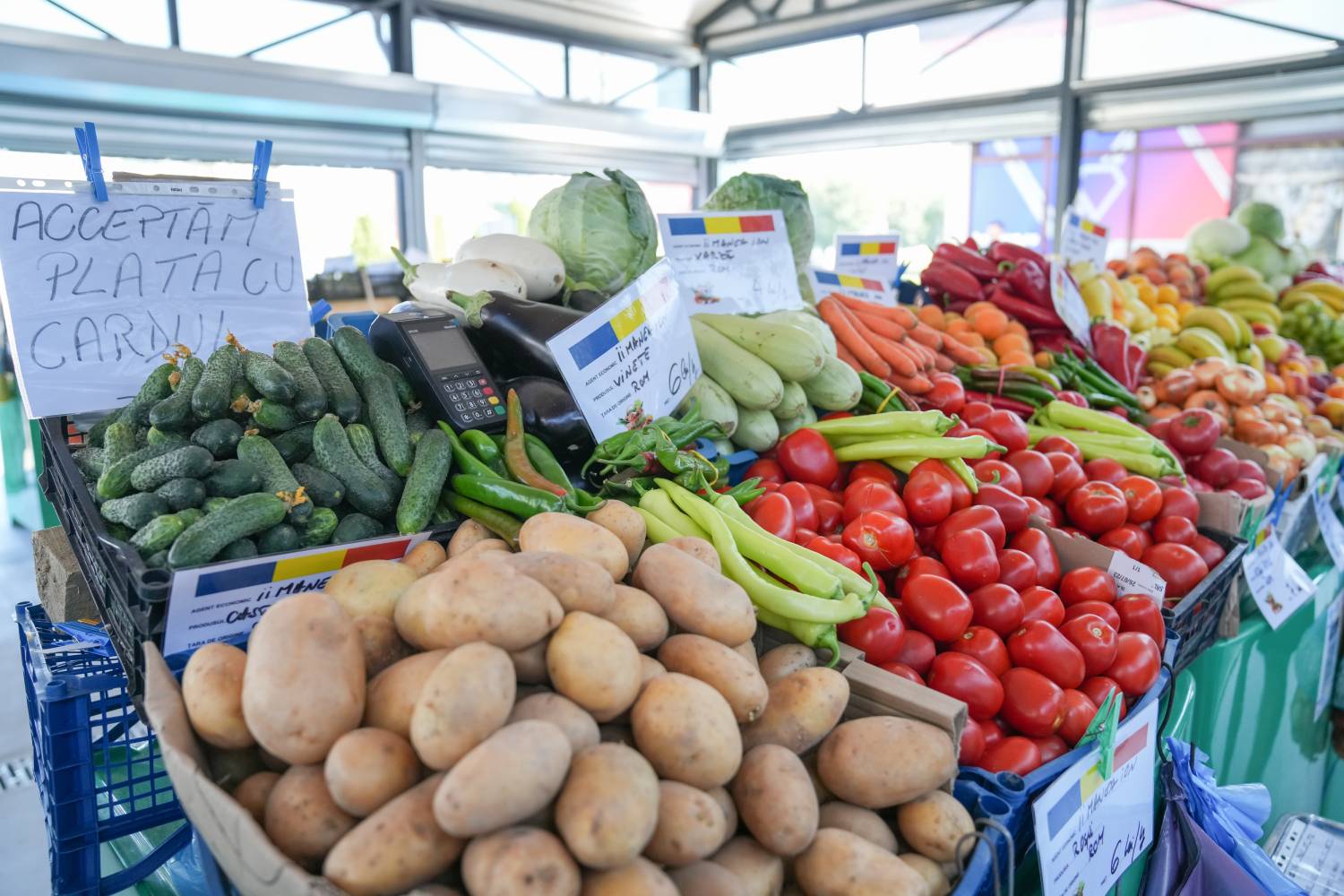 Piață digitalizată în Craiova, în zona Ciupercă. Fiecare tarabă are