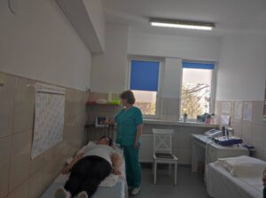 Compartimentul de Recuperare Medicală este astfel dotat încât să răspundă nevoilor pacientului