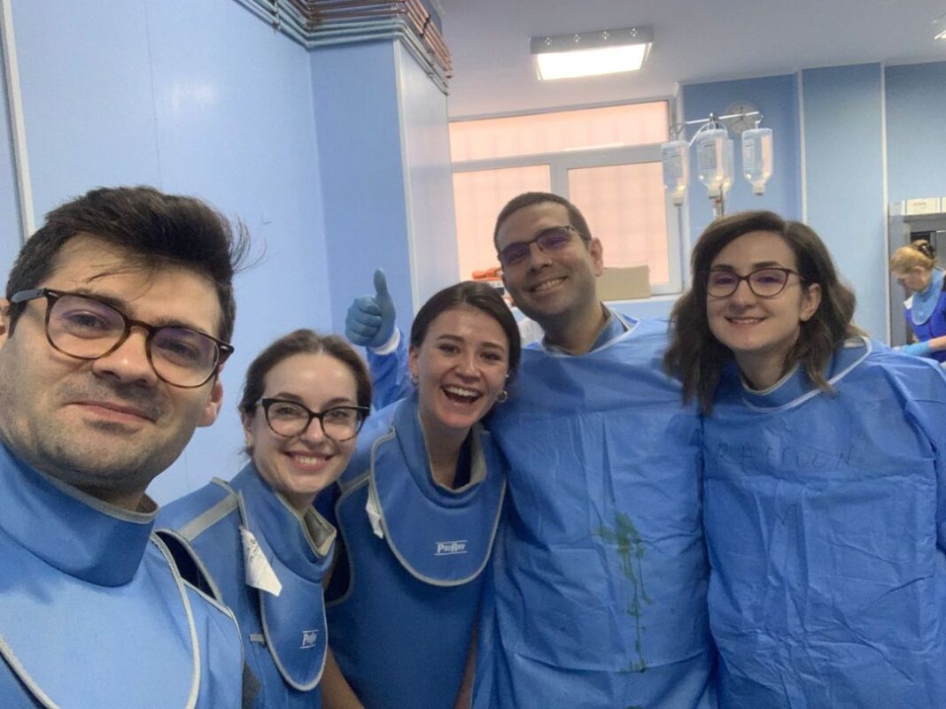 Îngrijirea pacienților se face în echipă multidisciplinară.