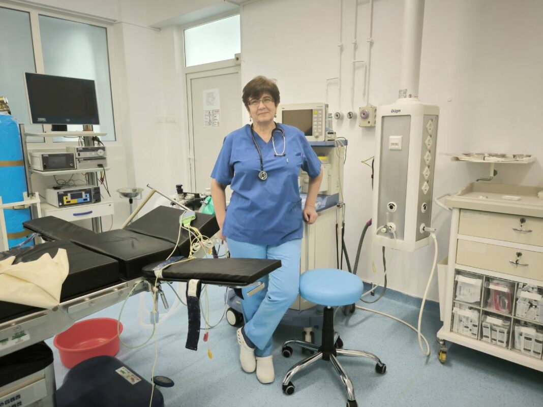 Dr. Doina Dana Călin a asistat la mii de operații în cele peste trei decenii de activitate la Spitalul CF Ploiești