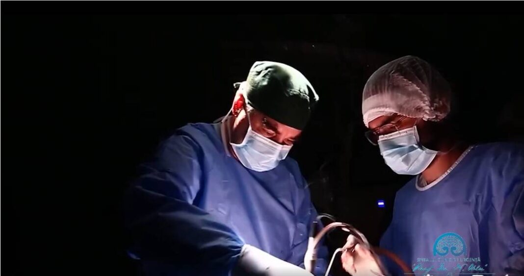 Medicii au intervenit chirurgical pentru a îndepărta o formațiune tumorală de zece centimetri dezvoltată într-o zonă a creierului