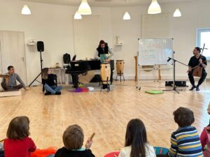 Artistul se implică în foarte multe proiecte