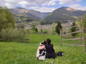 Copilăria trăită la țară a apropiat-o pe Sorina Dîngă Petrușan de natură