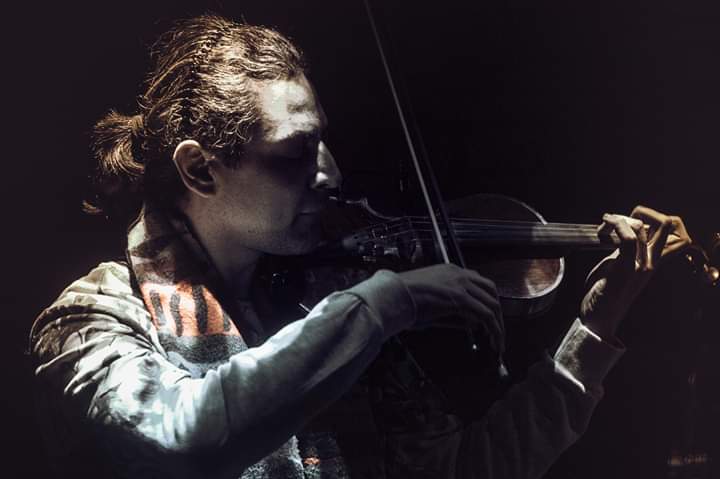 Feras Sarmini trăiește pentru muzică, prin muzică.