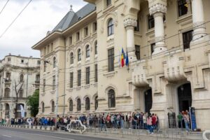 Intrarea în clădirea PMB se va face în grupuri de maximum 30 de persoane