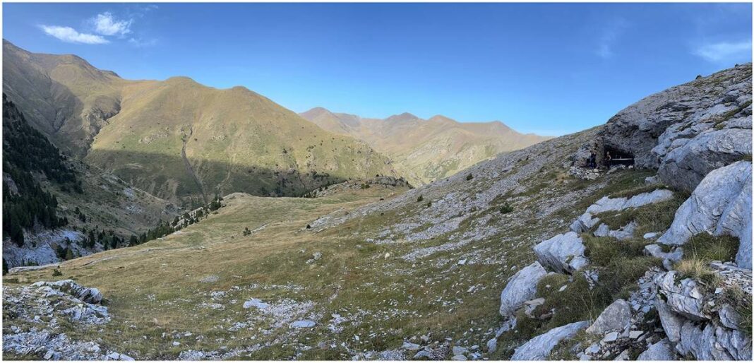 Peștera se află în Pirineii spanioli, lângă granița cu Franța